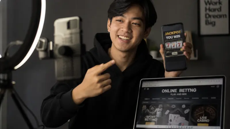 Influencer Muda Malaysia Lolos dari Penjara Usai Akui Promosi Judi